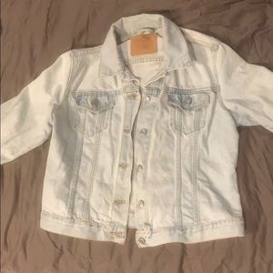 Women’s denim Levi’s jacket